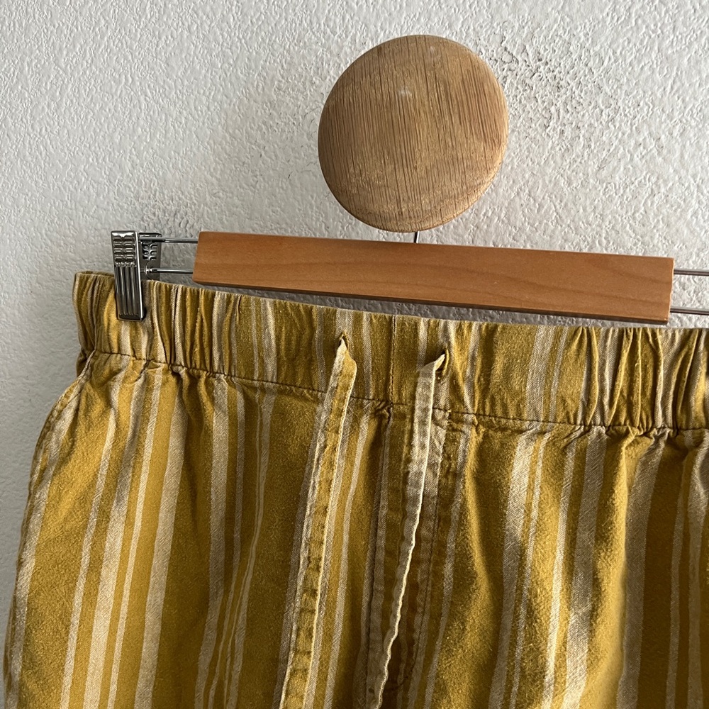 Uniqlo Striped Linen Blend Shorts - Picture 2 of 6